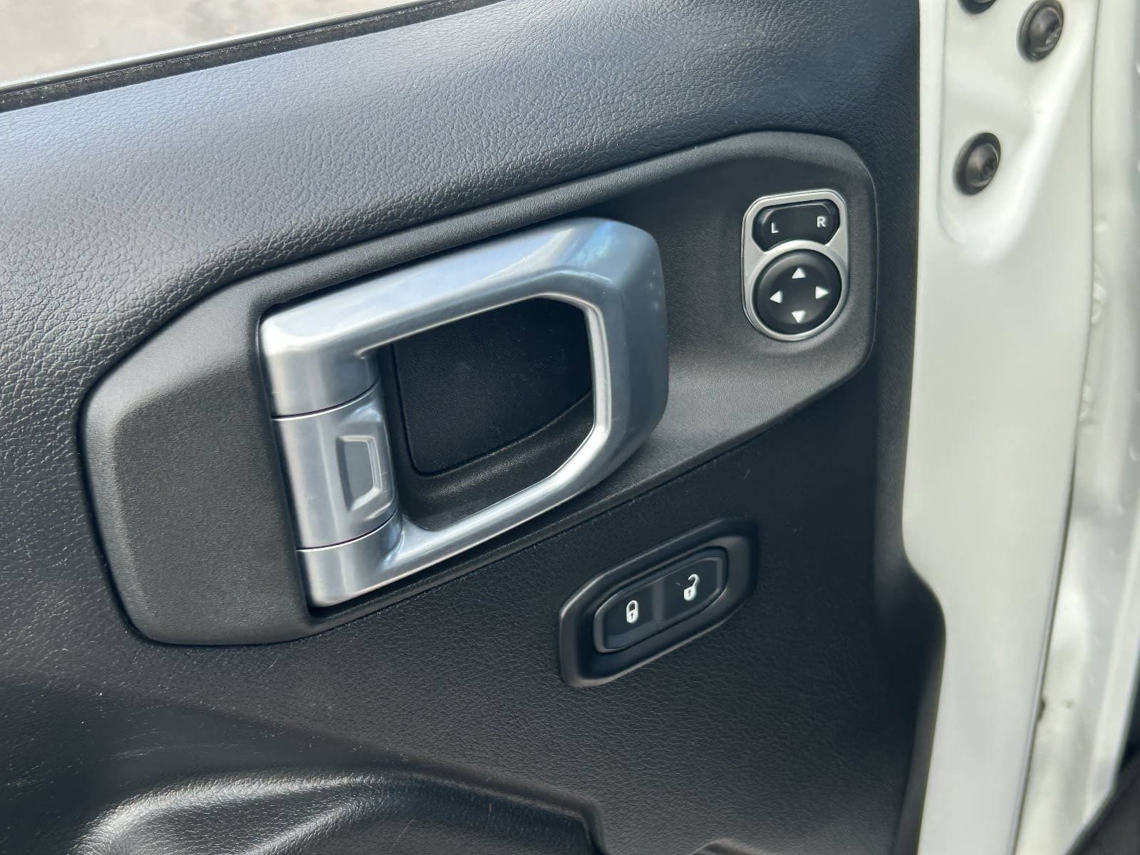 Used 2021 Jeep Gladiator Mojave AWD/4WD image 26