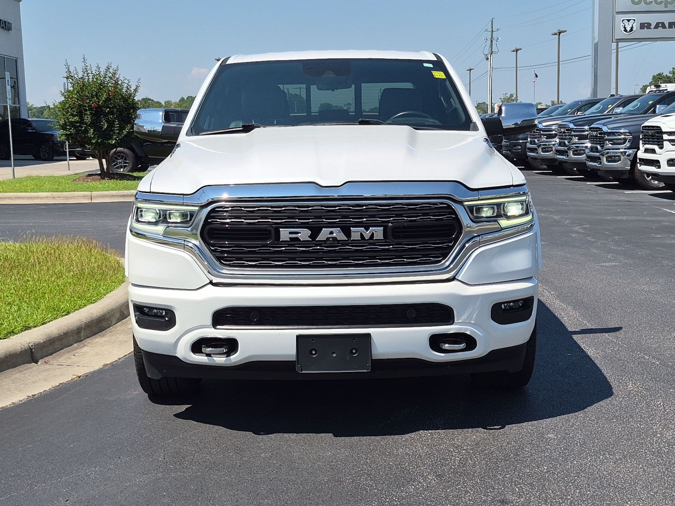 Used 2023 RAM 1500 Limited AWD/4WD image 2