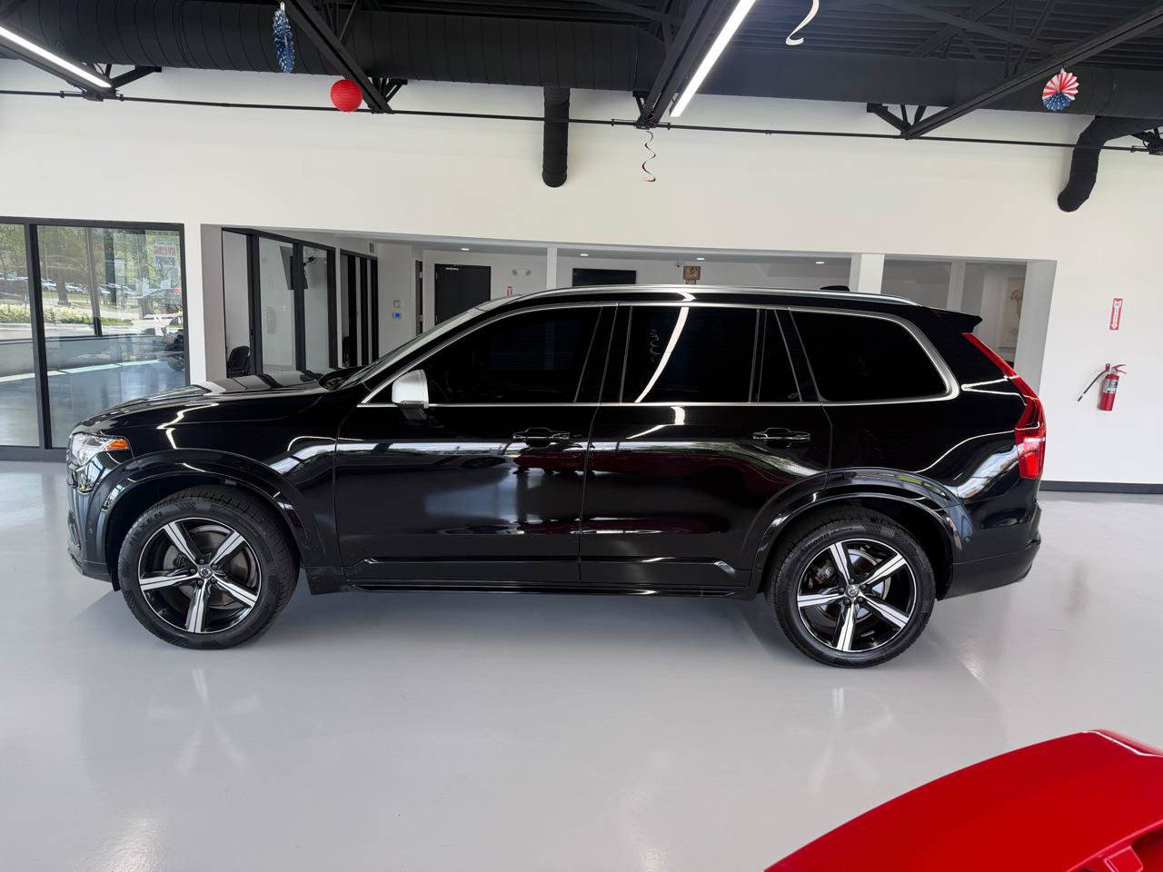 Used 2017 Volvo XC90 T5 R-Design w/ Vision Package FWD image 8