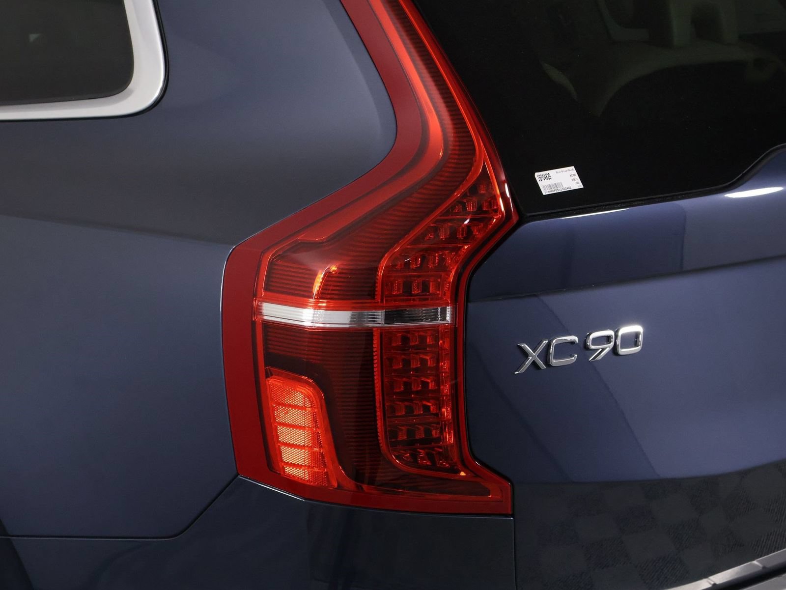 Certified 2025 Volvo XC90 T8 Plus w/ Protection Package Premier AWD/4WD image 18