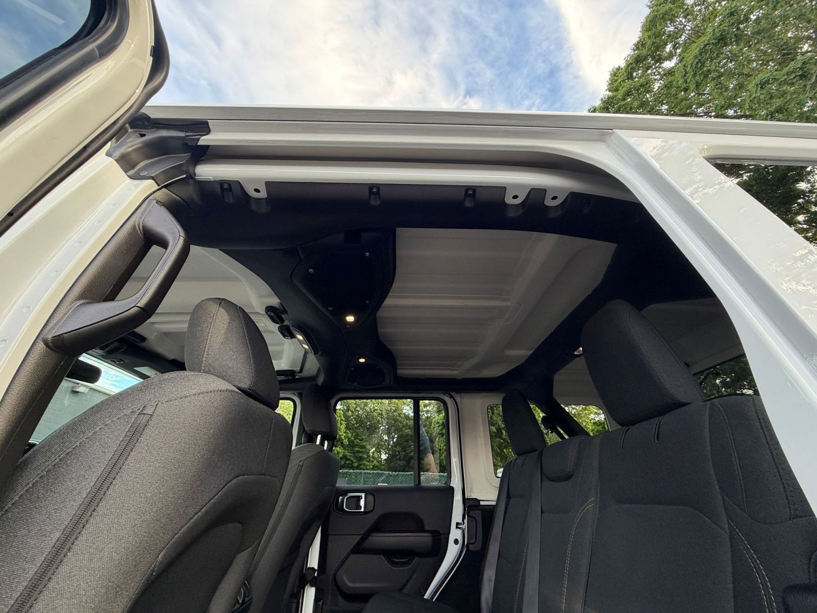 Used 2025 Jeep Wrangler Unlimited Sahara AWD/4WD image 29