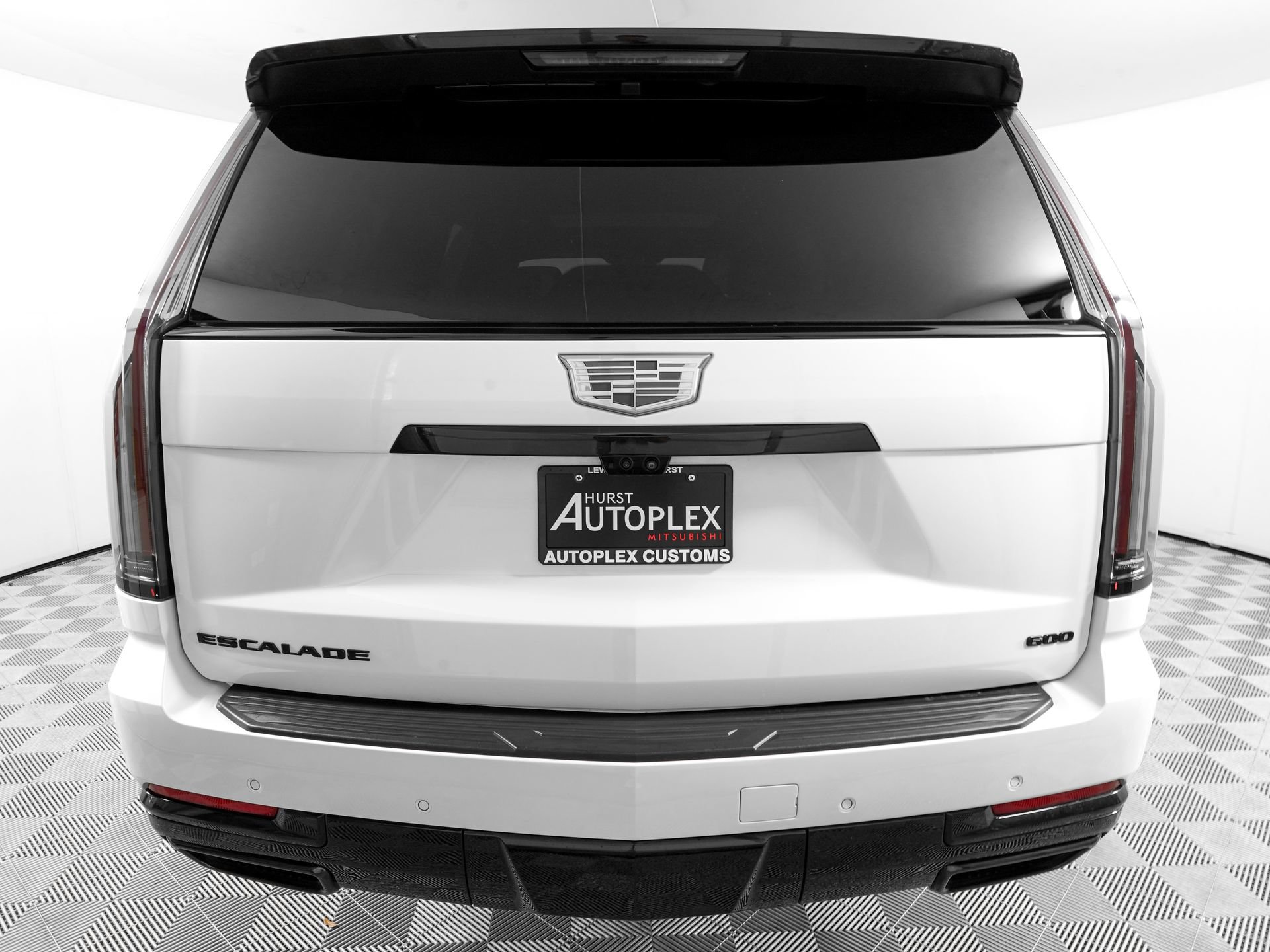 Used 2025 Cadillac Escalade ESV Sport w/ LPO, ONYX Package AWD/4WD image 6
