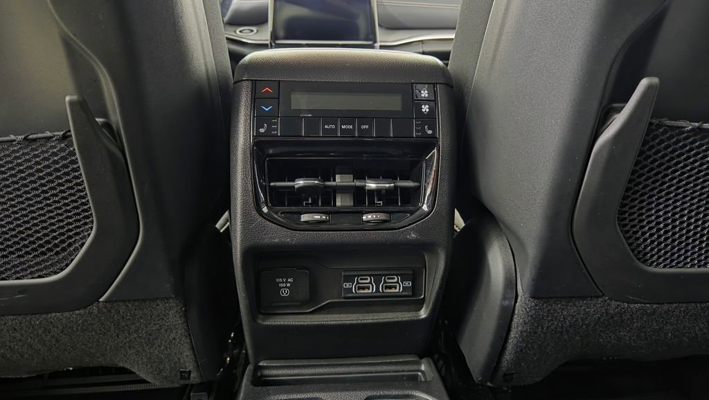 New 2023 Jeep Grand Cherokee L Limited AWD/4WD image 32