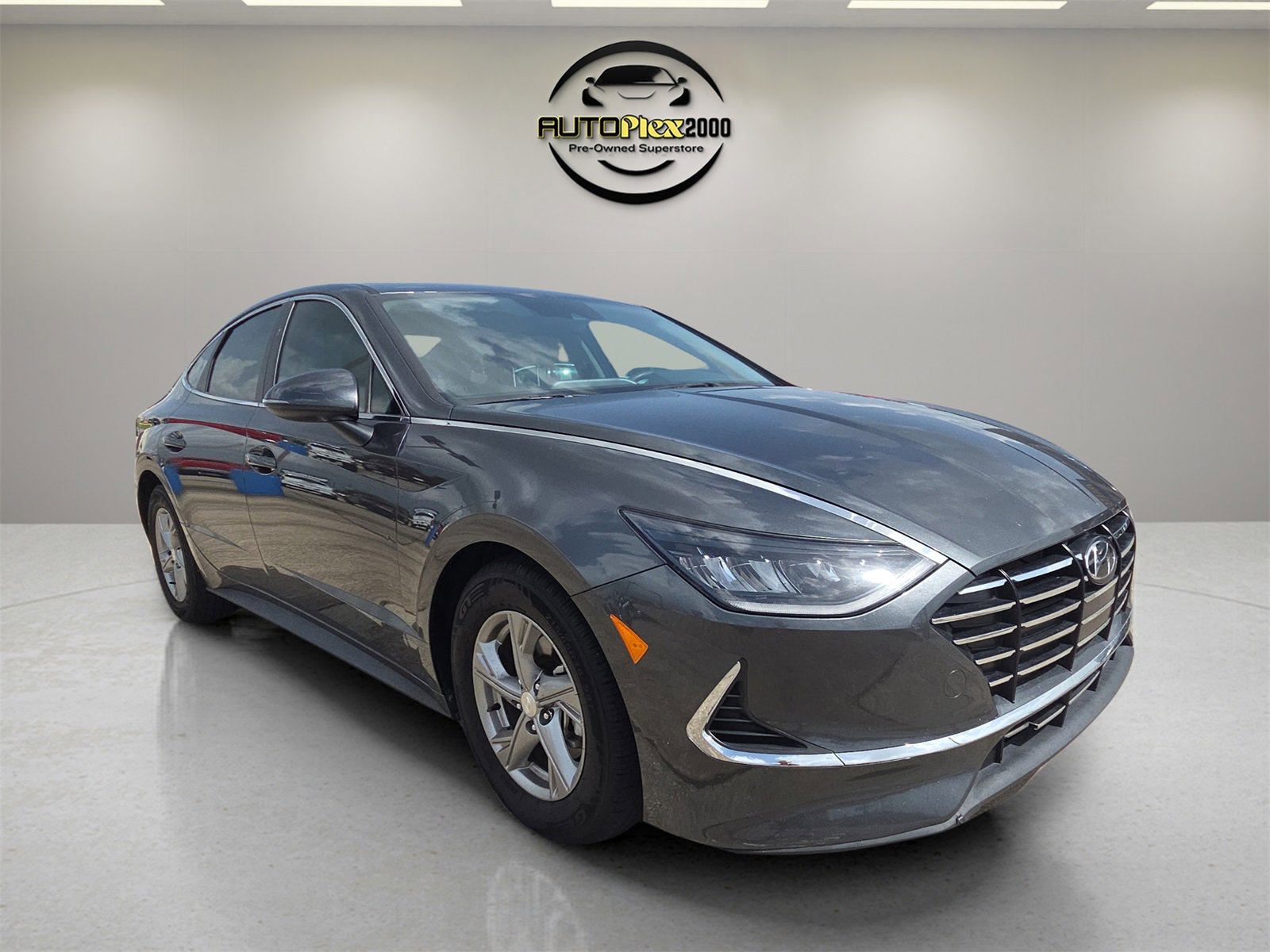 Used 2023 Hyundai Sonata SE image 2