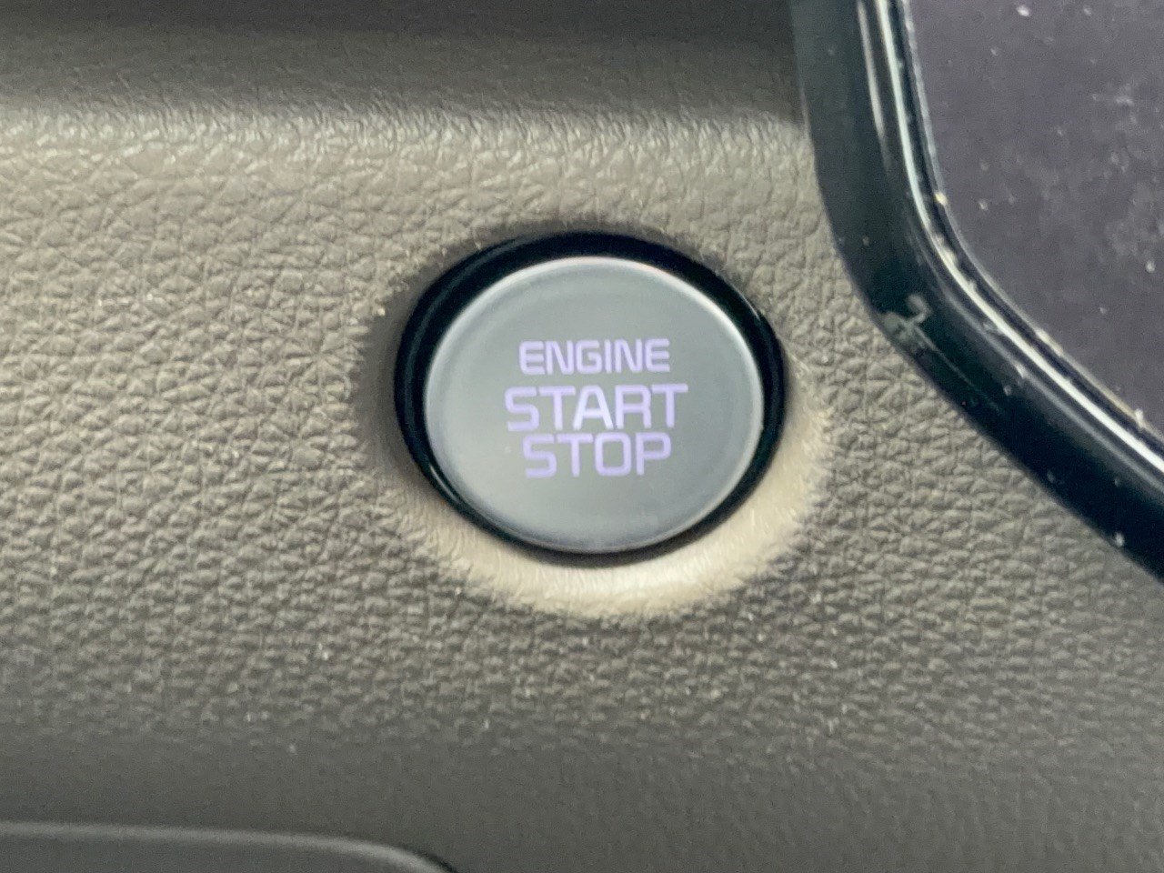Used 2025 Kia Carnival EX FWD image 20