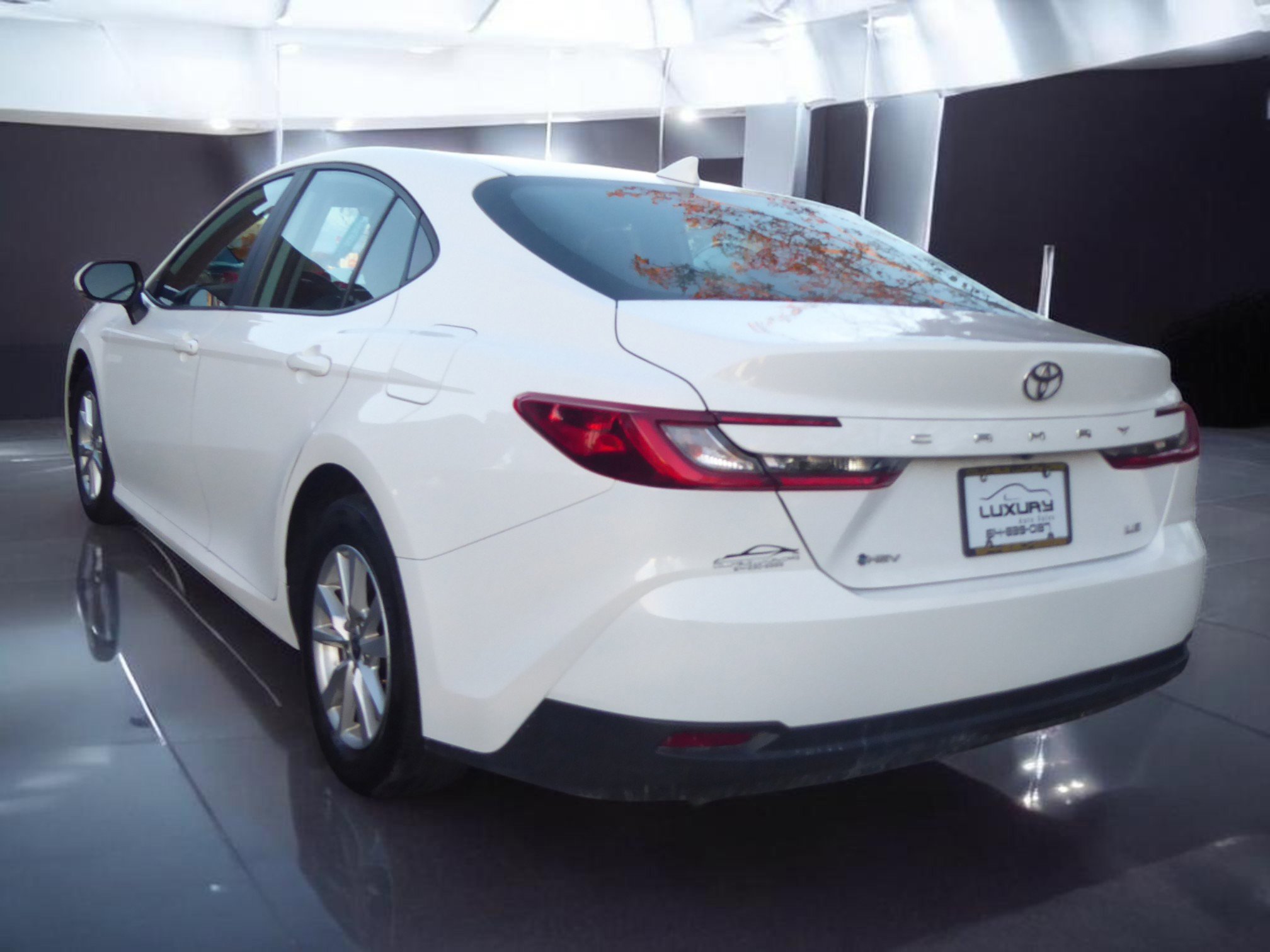 Used 2025 Toyota Camry LE image 9