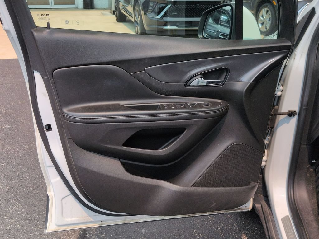 Used 2021 Buick Encore Preferred AWD/4WD image 25