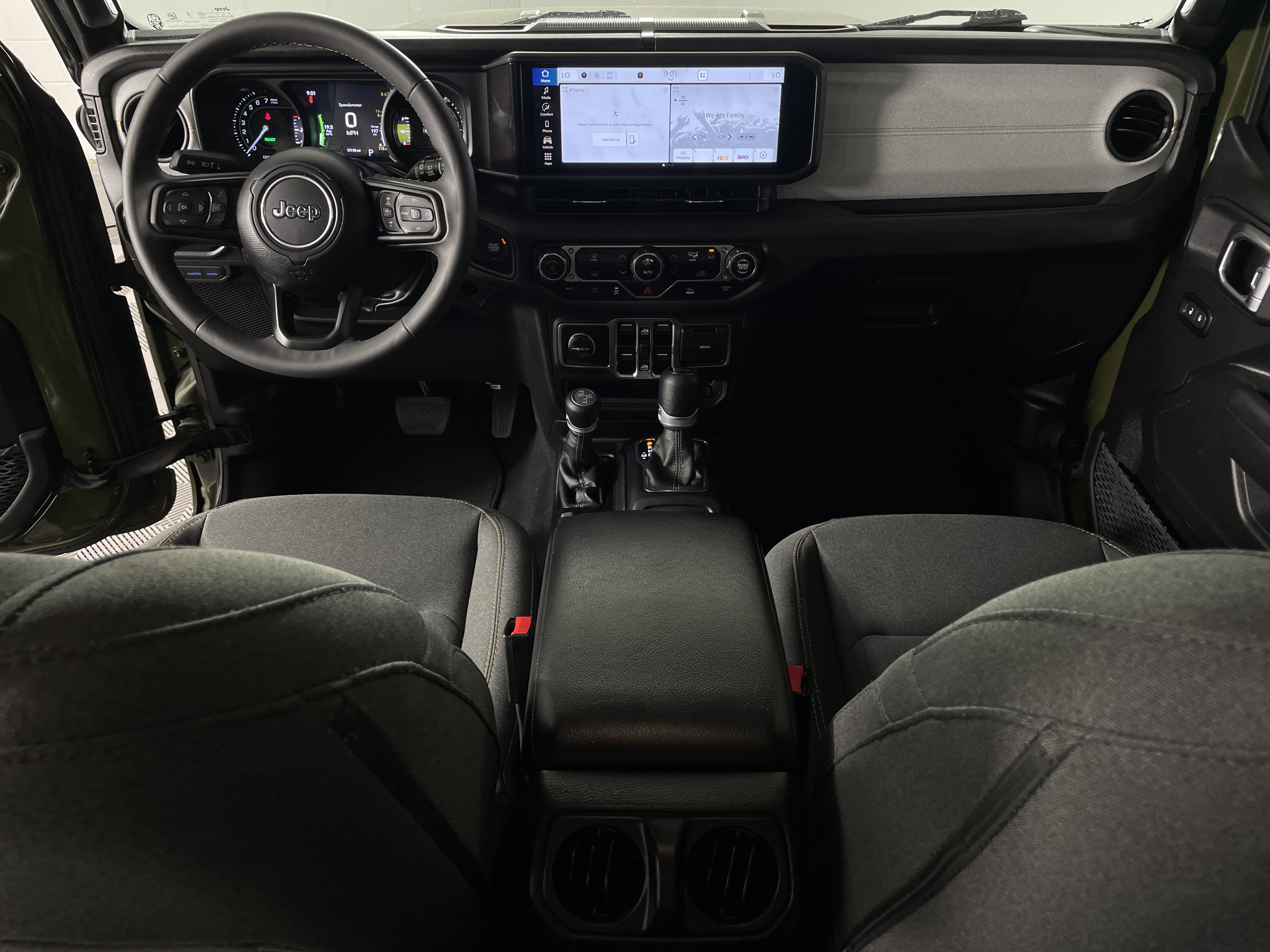 Used 2024 Jeep Wrangler Unlimited AWD/4WD image 21