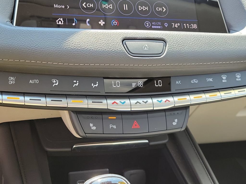 Certified 2022 Cadillac XT4 Luxury w/ Cold Weather Package FWD image 27