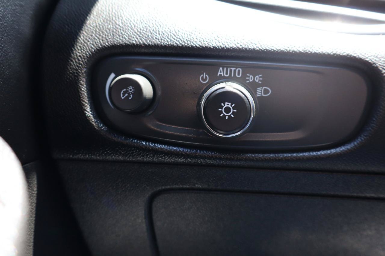 Used 2018 Chevrolet Malibu LT FWD image 27