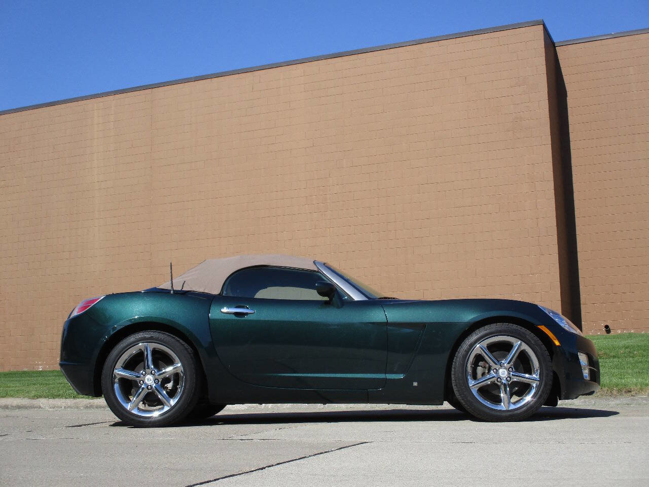 Used 2008 Saturn Sky w/ Premium Trim Package RWD image 6