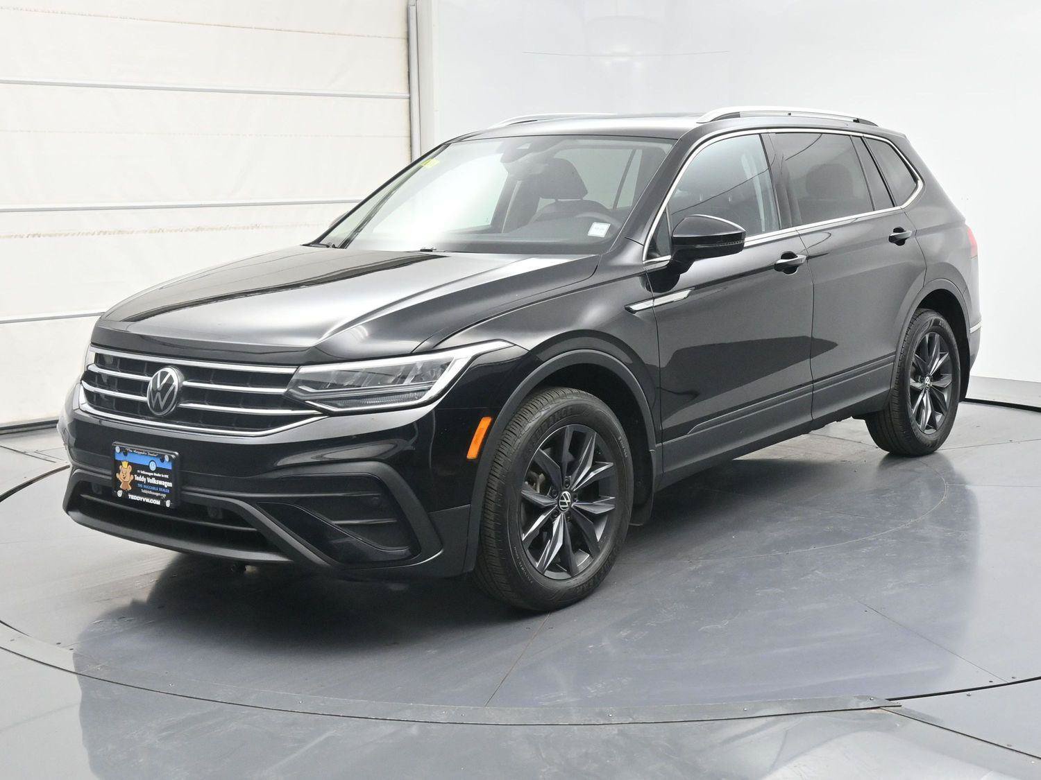 Used 2022 Volkswagen Tiguan SE AWD/4WD image 1