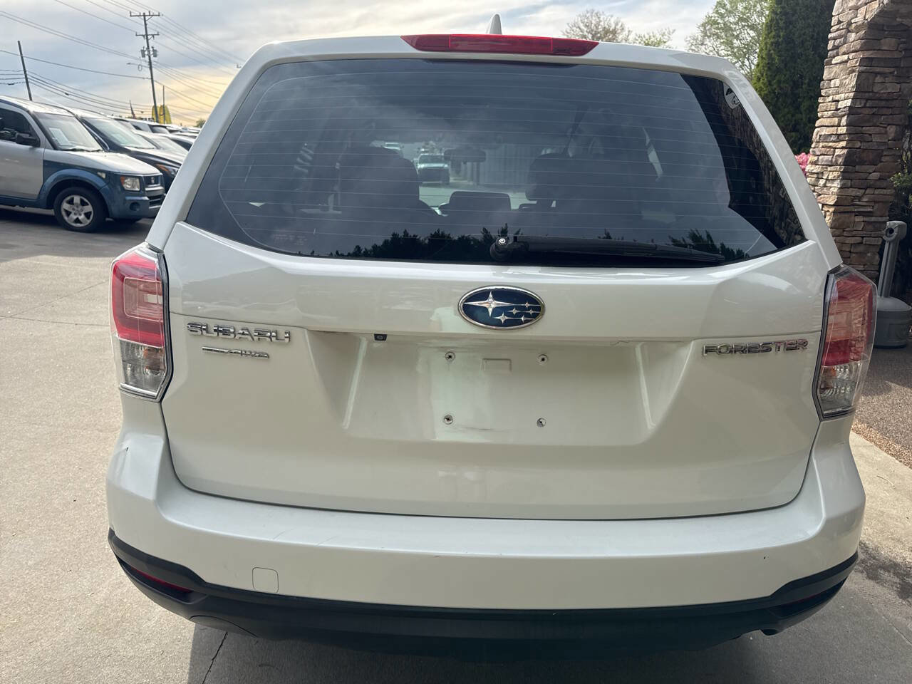 Used 2017 Subaru Forester 2.5i AWD/4WD image 4