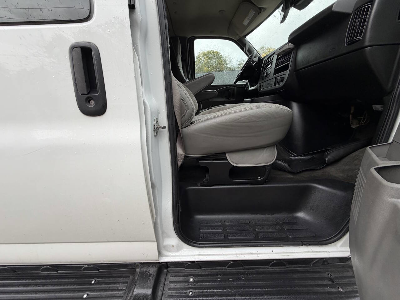 Used 2019 Chevrolet Express 3500 LT w/ LT Preferred Equipment Group image 19