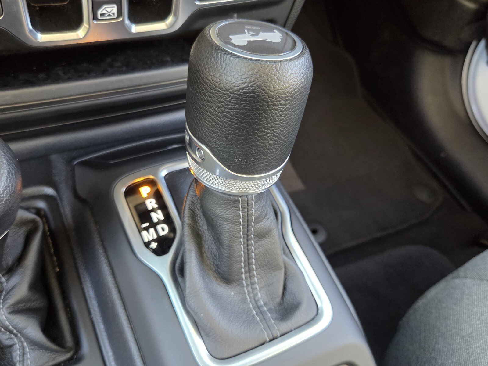 Used 2025 Jeep Wrangler Unlimited Sahara AWD/4WD image 33