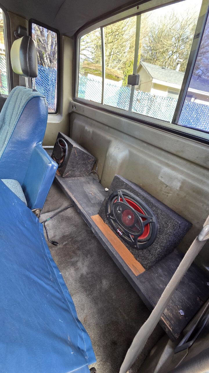 Used 1987 Toyota Pickup Deluxe image 14