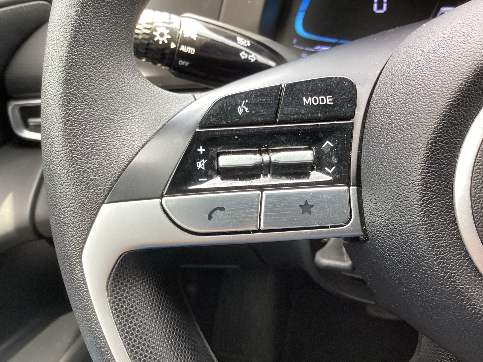 Used 2025 Hyundai Elantra SE w/ Cargo Package FWD image 30