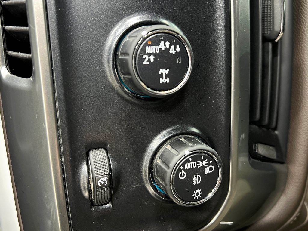 Used 2018 Chevrolet Silverado 1500 LTZ Z71 w/ LTZ Plus Package AWD/4WD image 33