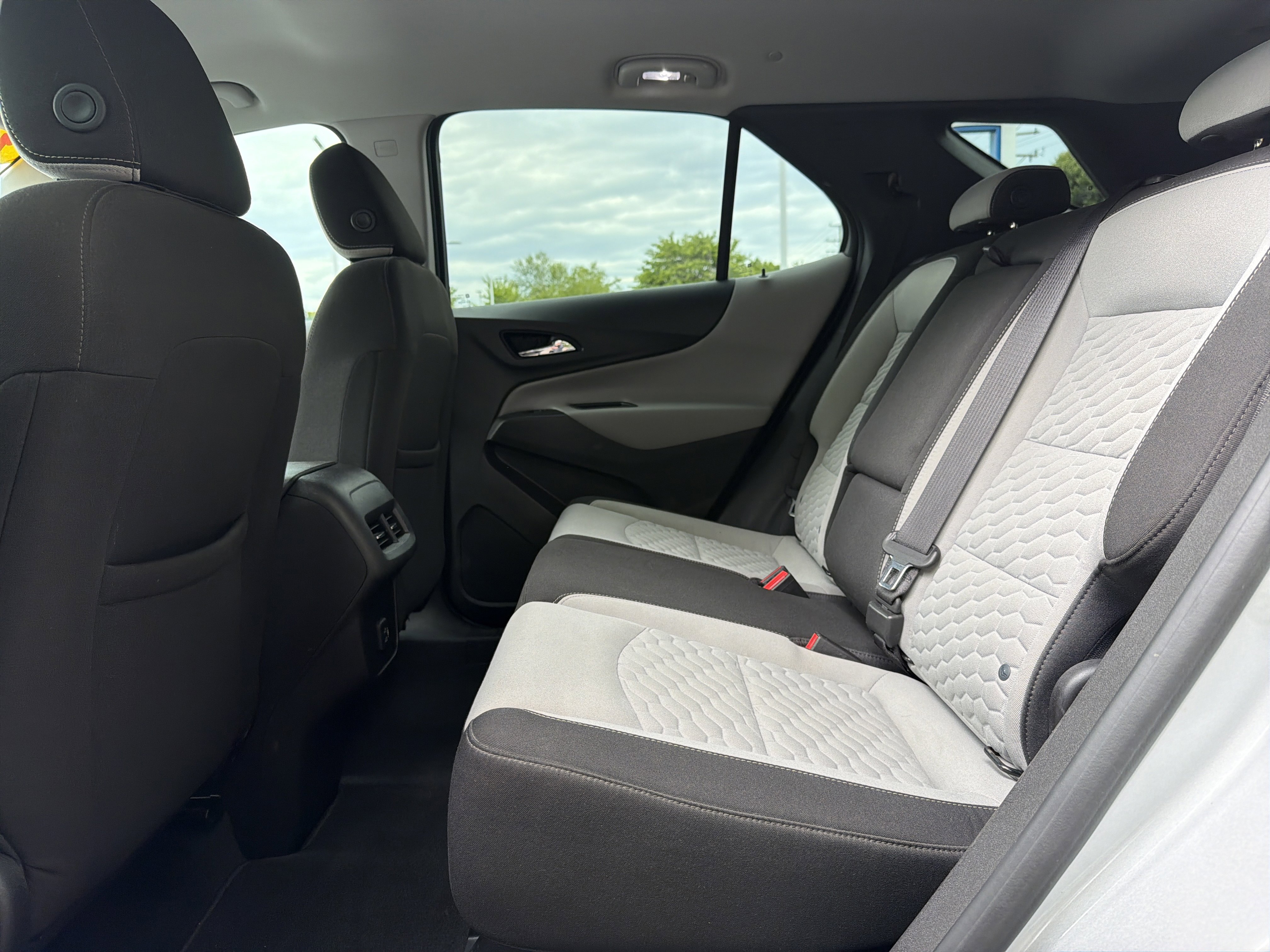 Used 2019 Chevrolet Equinox LS w/ LS Convenience Package FWD image 29