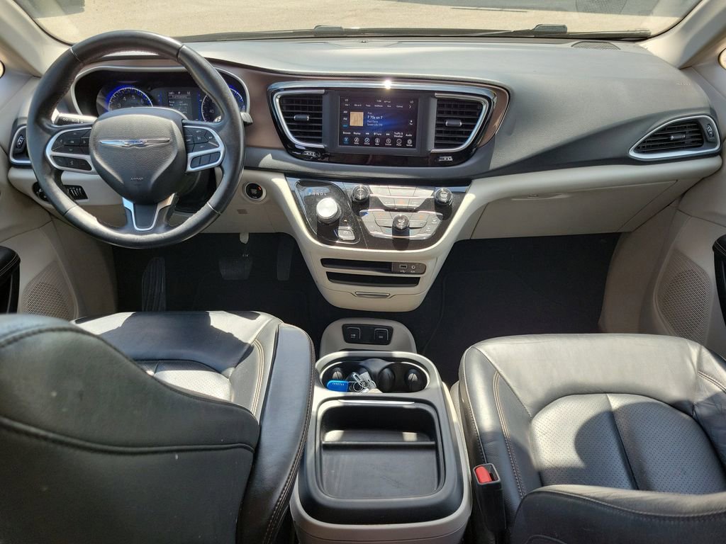 Used 2018 Chrysler Pacifica Touring-L FWD image 11