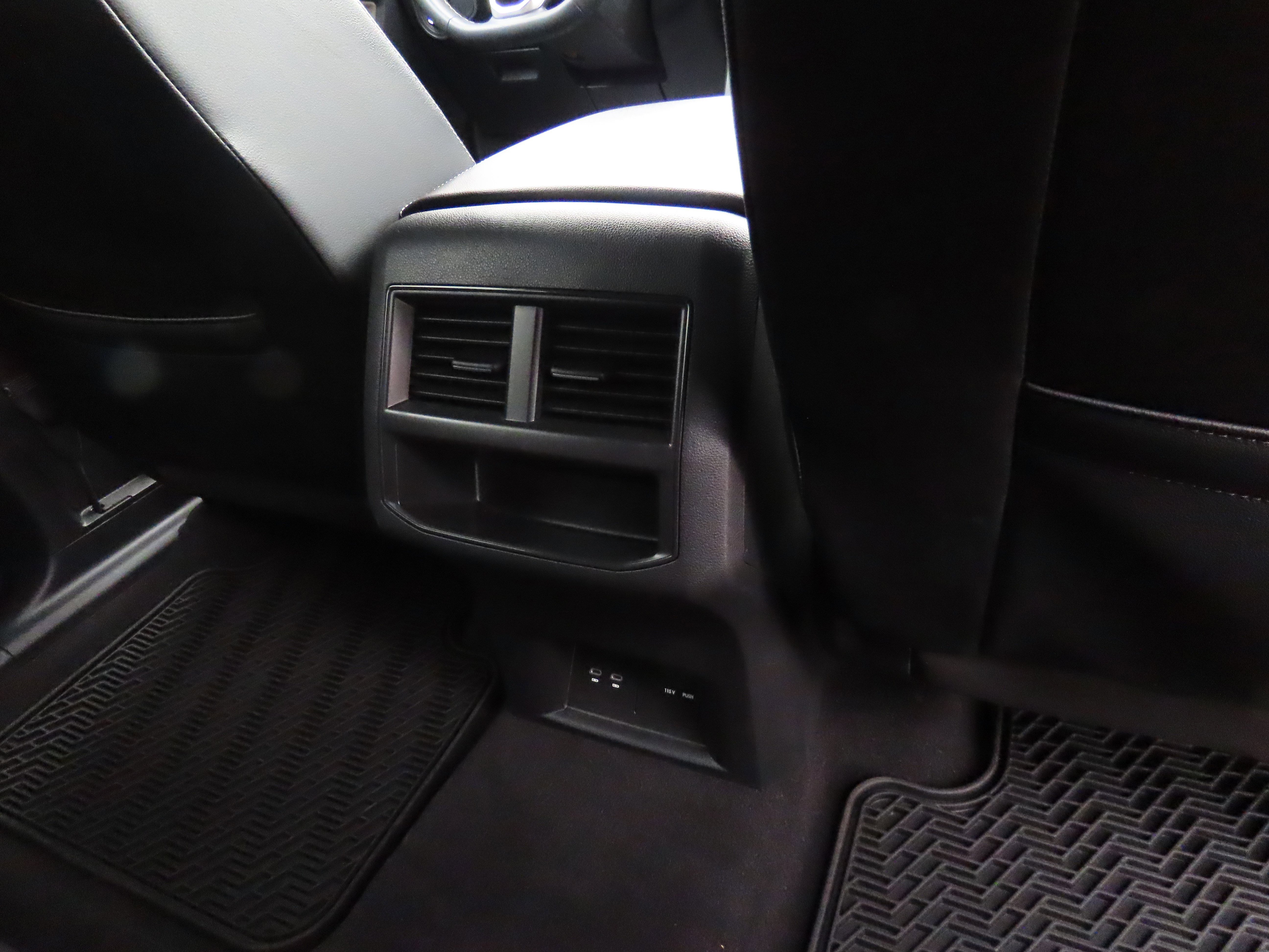 Used 2022 Volkswagen Atlas Cross Sport SE w/ Panoramic Sunroof Package image 16