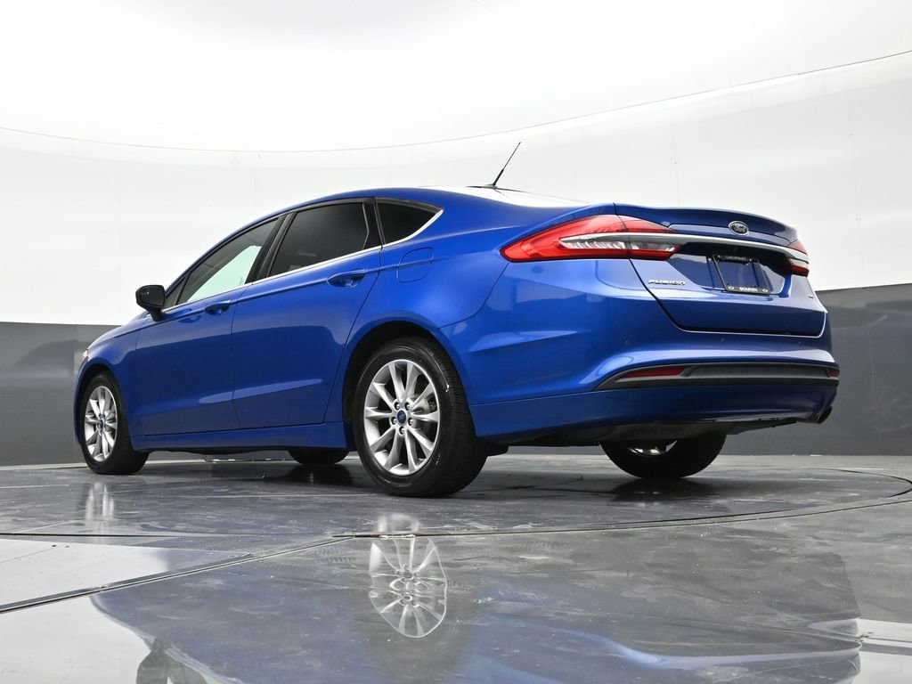 Used 2017 Ford Fusion SE w/ Fusion SE Technology Package image 22