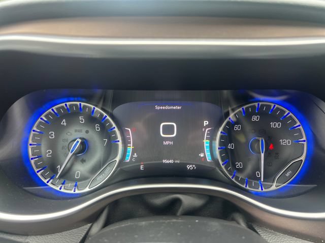 Used 2017 Chrysler Pacifica Touring-L Plus w/ Advanced Safetytec Group FWD image 14