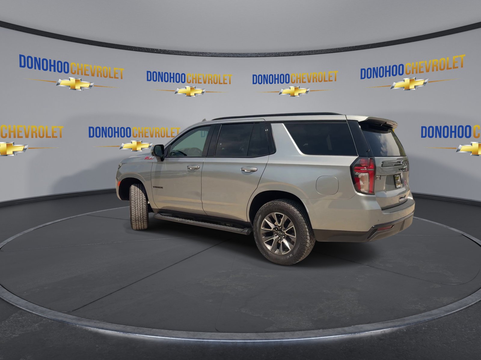 Used 2024 Chevrolet Tahoe Z71 w/ Luxury Package AWD/4WD image 6