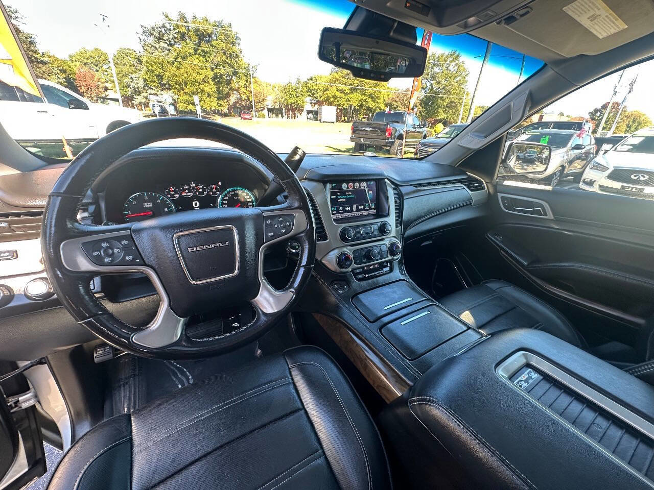 Used 2018 GMC Yukon Denali image 14