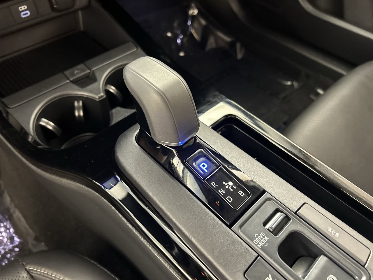 Used 2024 Toyota Prius Limited FWD image 17