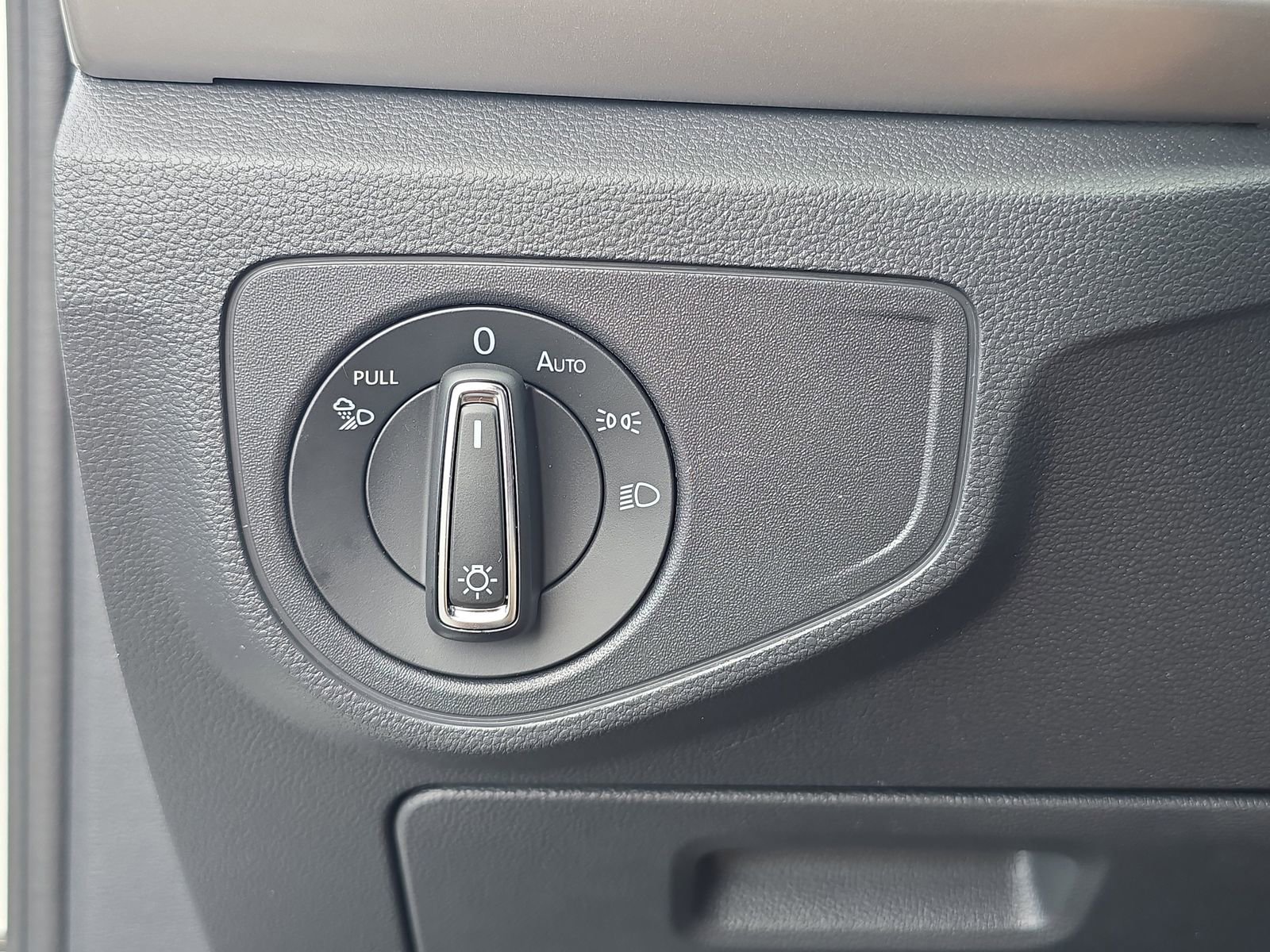 Used 2020 Volkswagen Atlas Cross Sport SEL Premium image 21