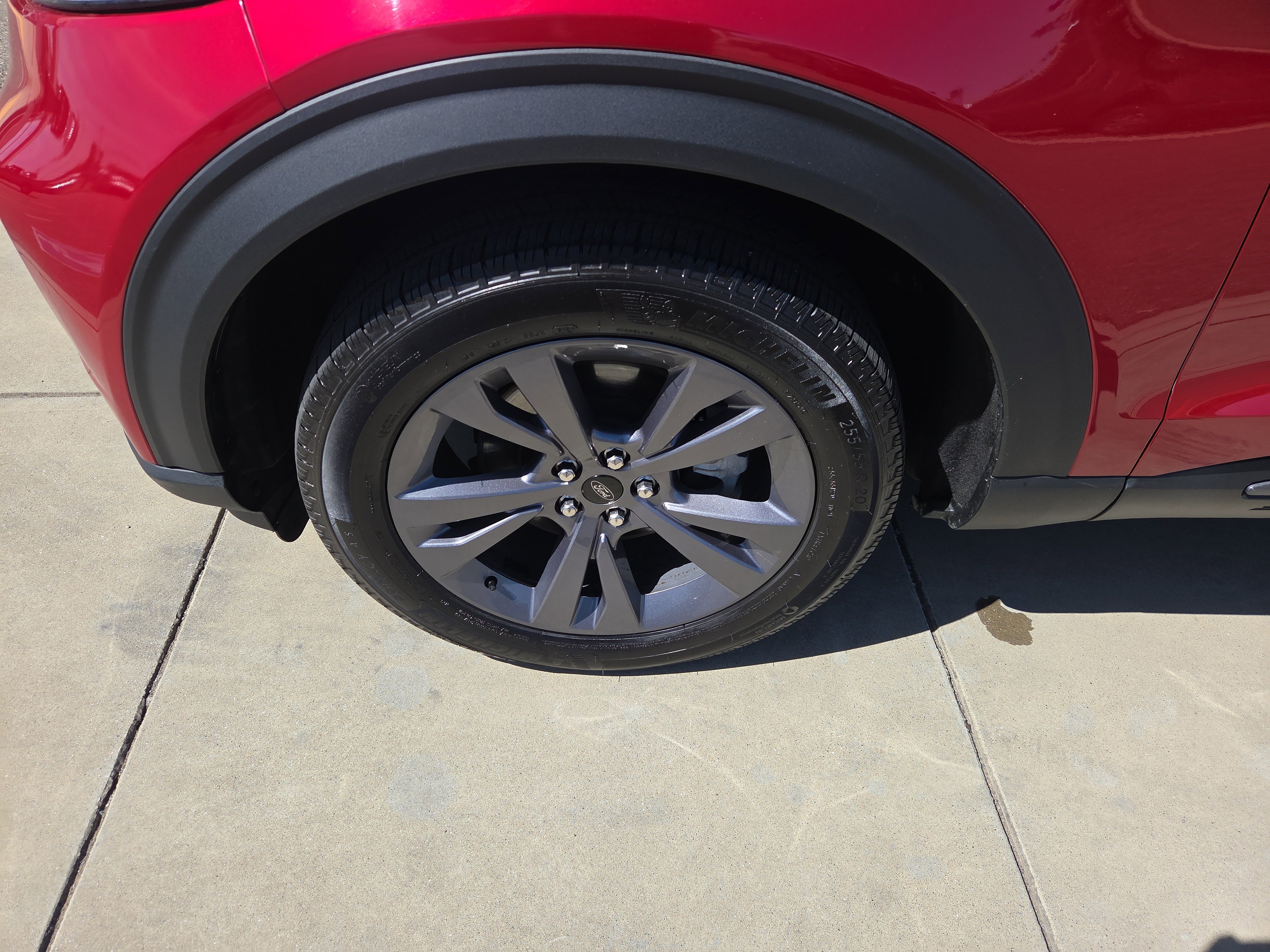 Used 2024 Ford Explorer XLT w/ Equipment Group 202A image 9