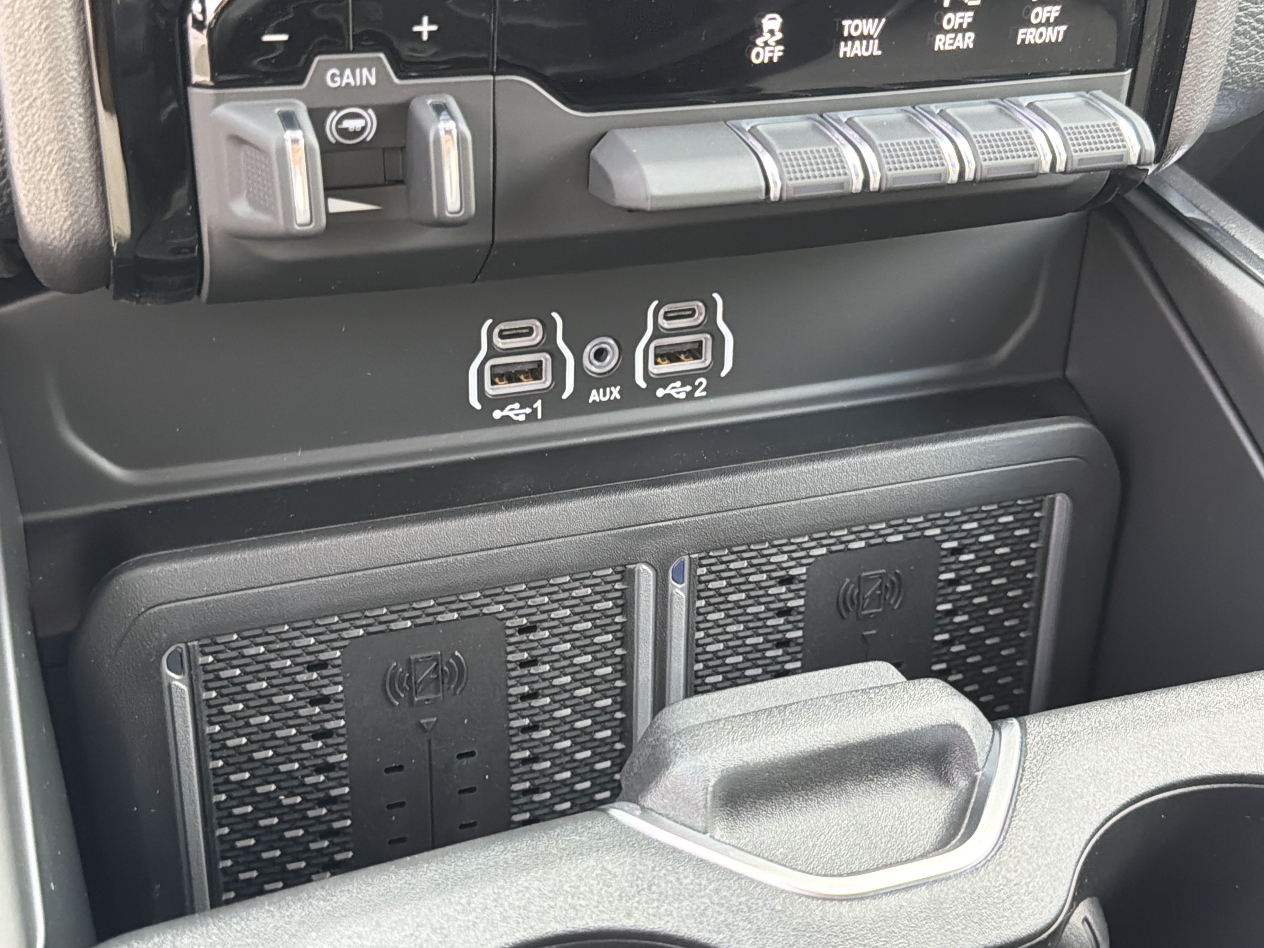New 2026 RAM 2500 Laramie w/ Night Edition AWD/4WD image 30