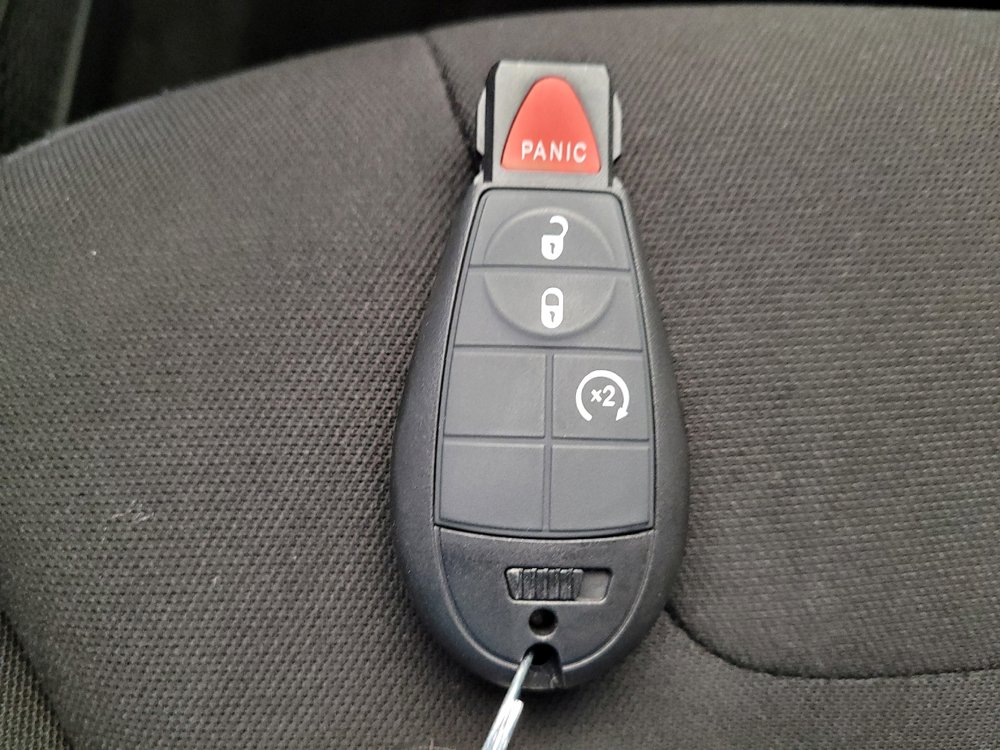 Used 2019 Jeep Cherokee Latitude w/ Cold Weather Group image 32