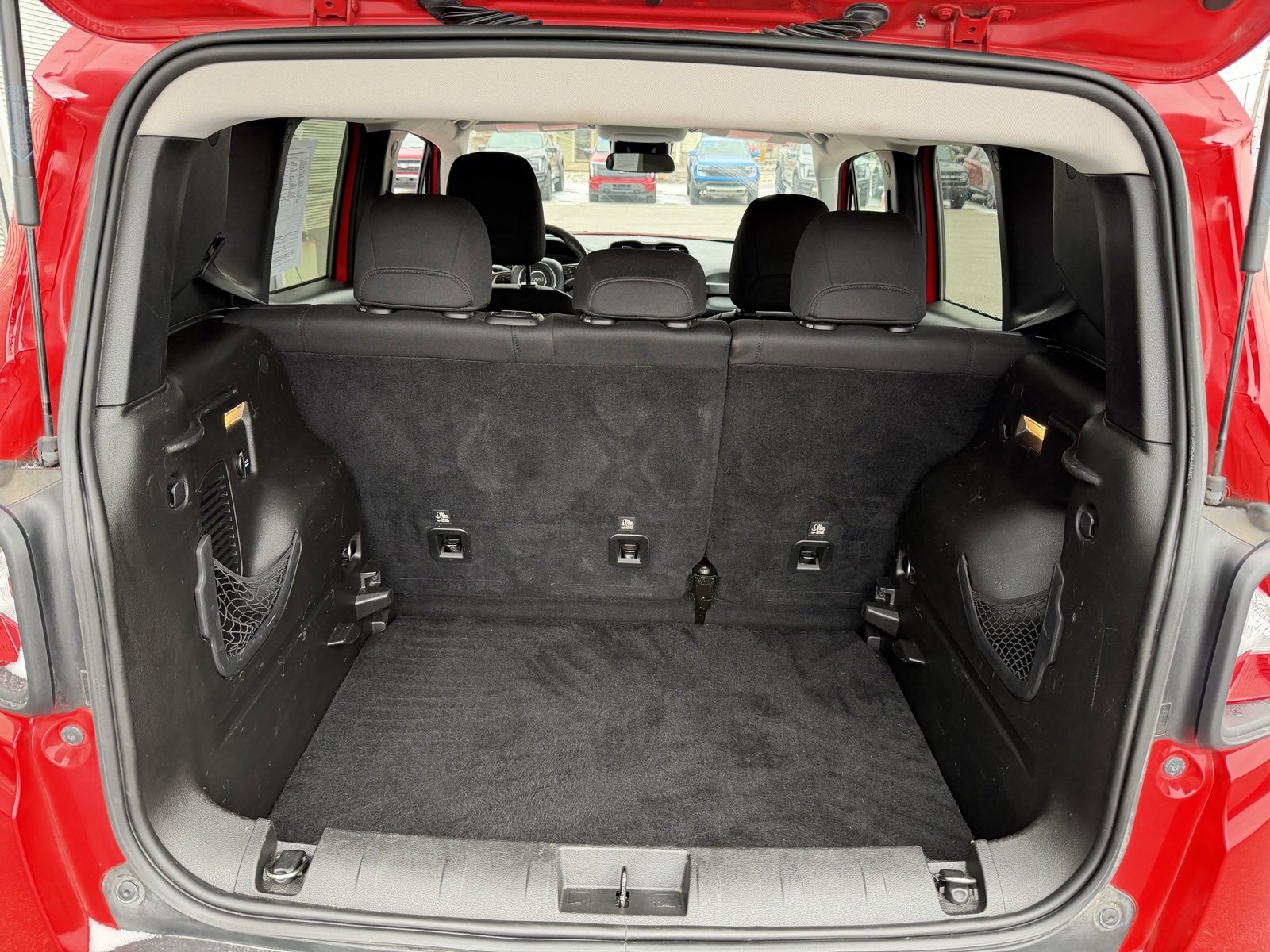 Used 2017 Jeep Renegade Latitude w/ Cold Weather Group image 35