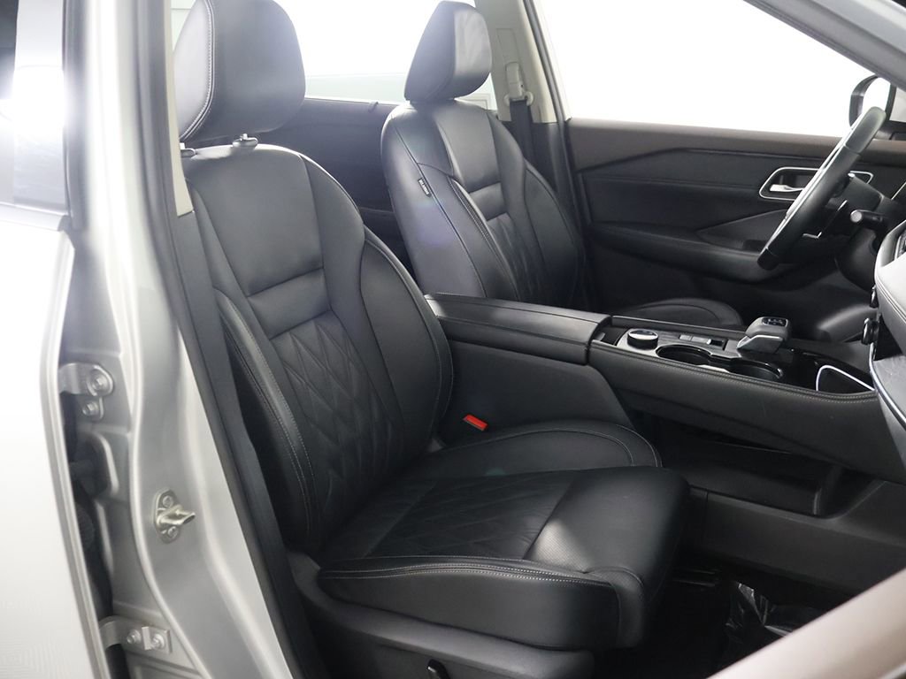 Used 2022 Nissan Rogue Platinum w/ Head-Up Display Package AWD/4WD image 32