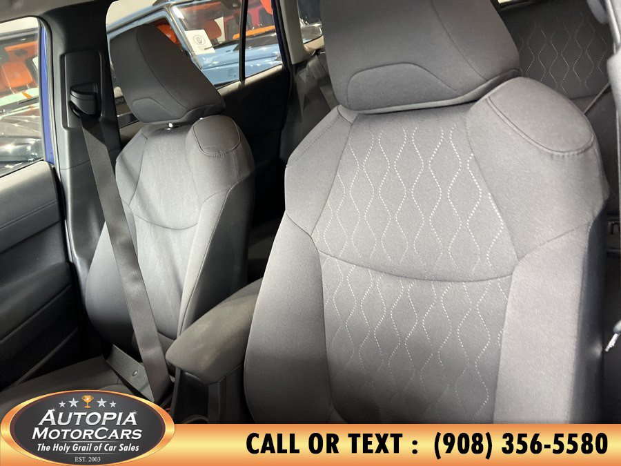 Used 2025 Toyota Corolla Cross LE w/ Moonroof Package FWD image 12