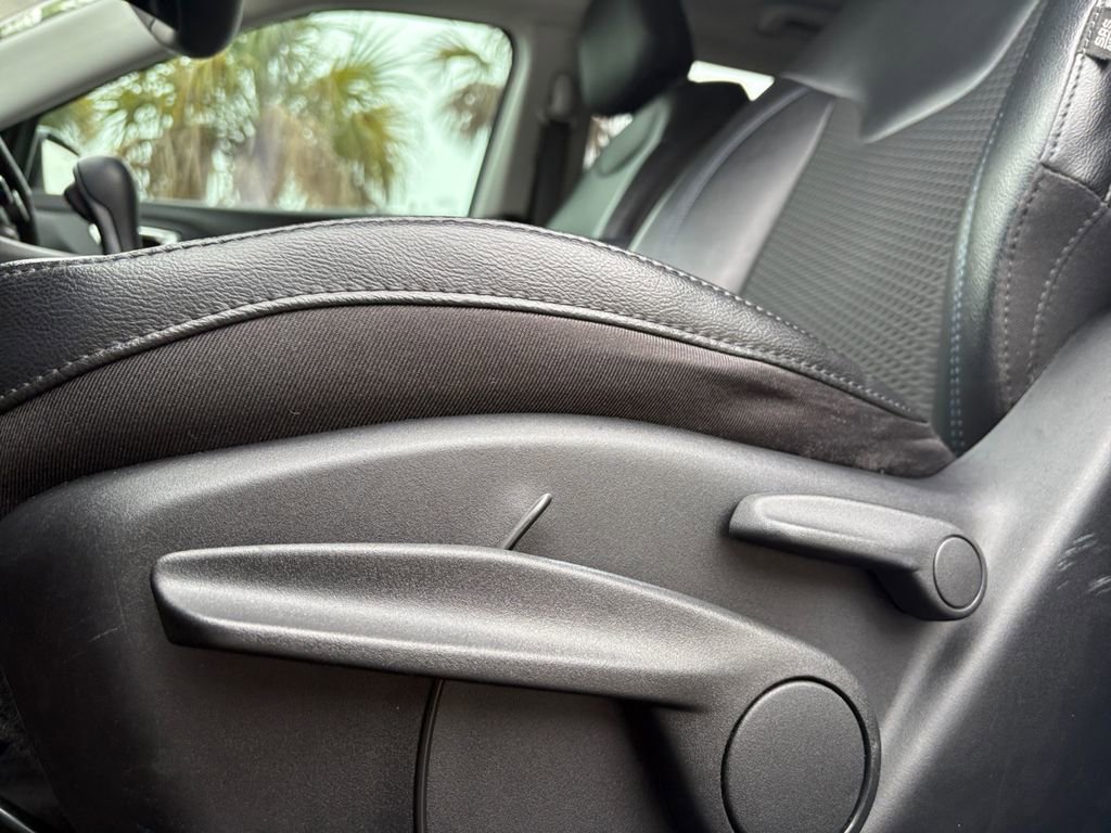 Used 2022 Jeep Compass Latitude image 12