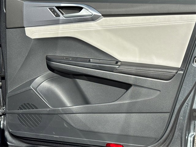 Used 2025 Volkswagen Taos SE image 14