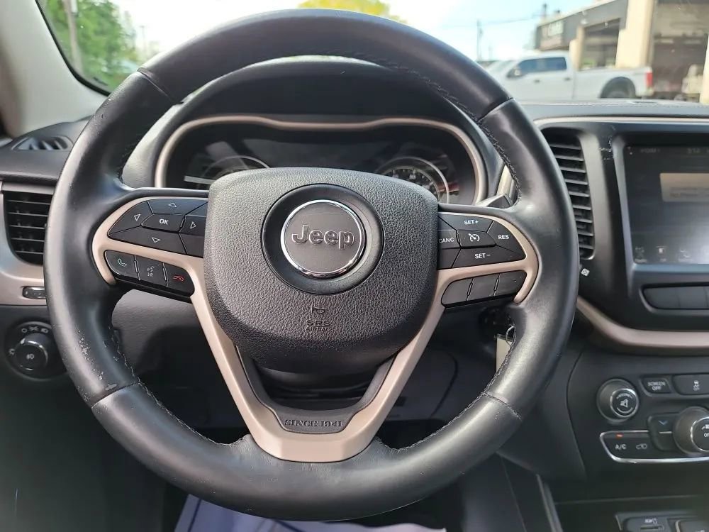 Used 2014 Jeep Cherokee Latitude AWD/4WD image 13