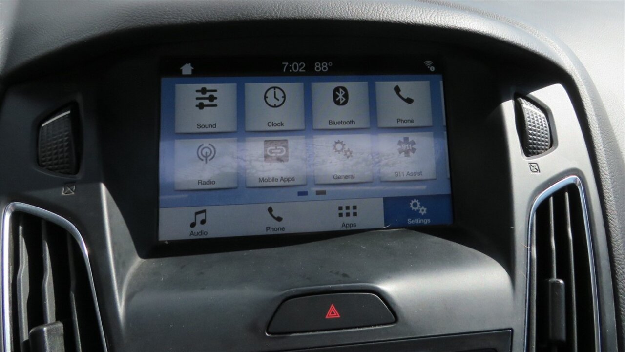 Used 2018 Ford Focus SEL FWD image 16