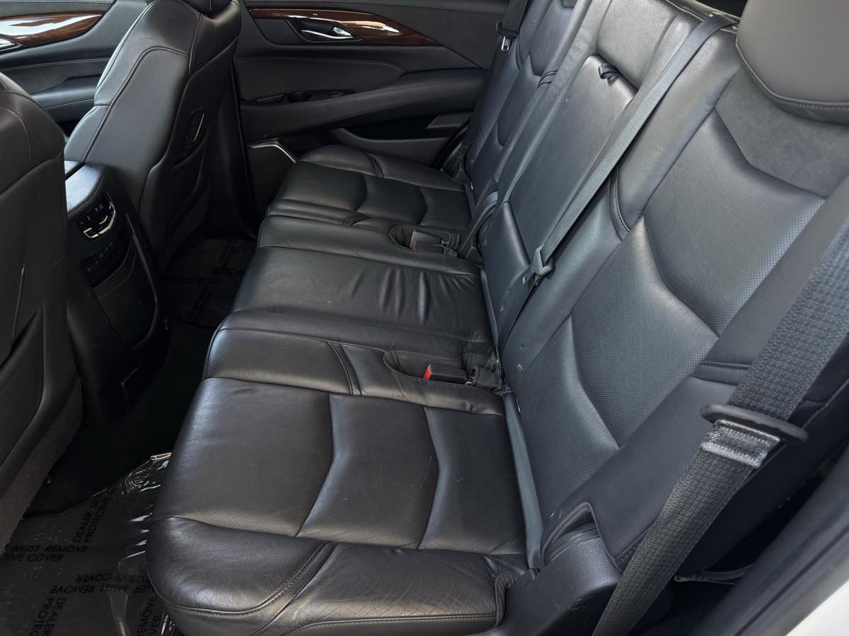 Used 2018 Cadillac Escalade Luxury RWD image 18