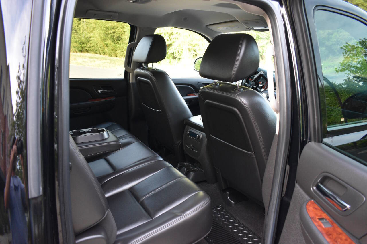 Used 2009 GMC Sierra 1500 SLT w/ Suspension Package, Off-Road image 11