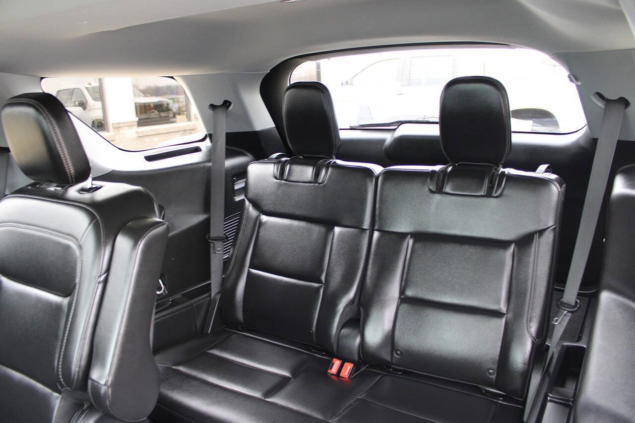 Used 2023 Ford Explorer XLT image 11