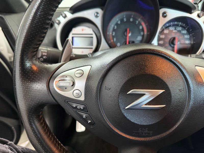 Used 2009 Nissan 370Z Touring w/ Sport Pkg image 20