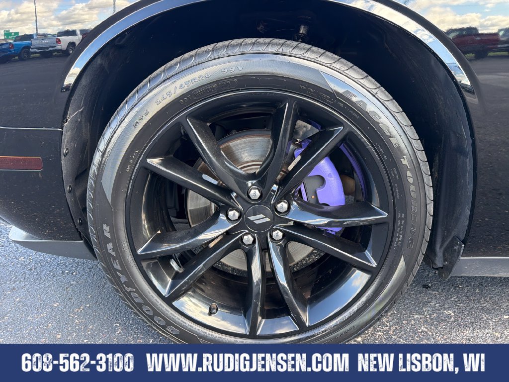 Used 2017 Dodge Challenger R/T w/ Driver Convenience Group RWD image 27