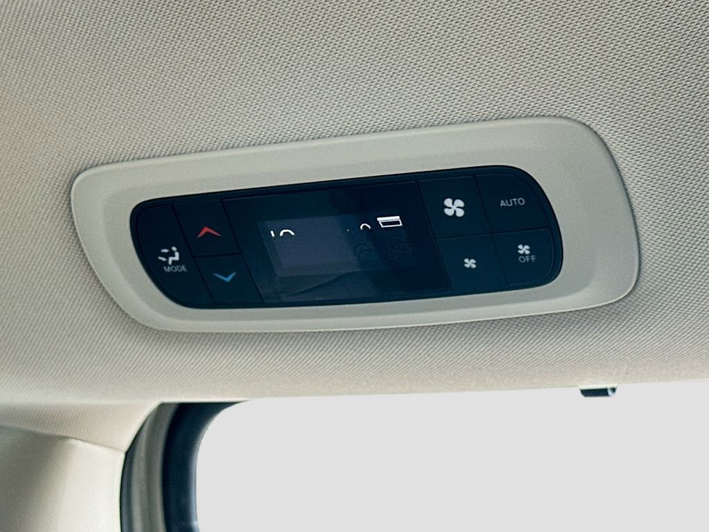 Used 2020 Chrysler Pacifica Touring image 23