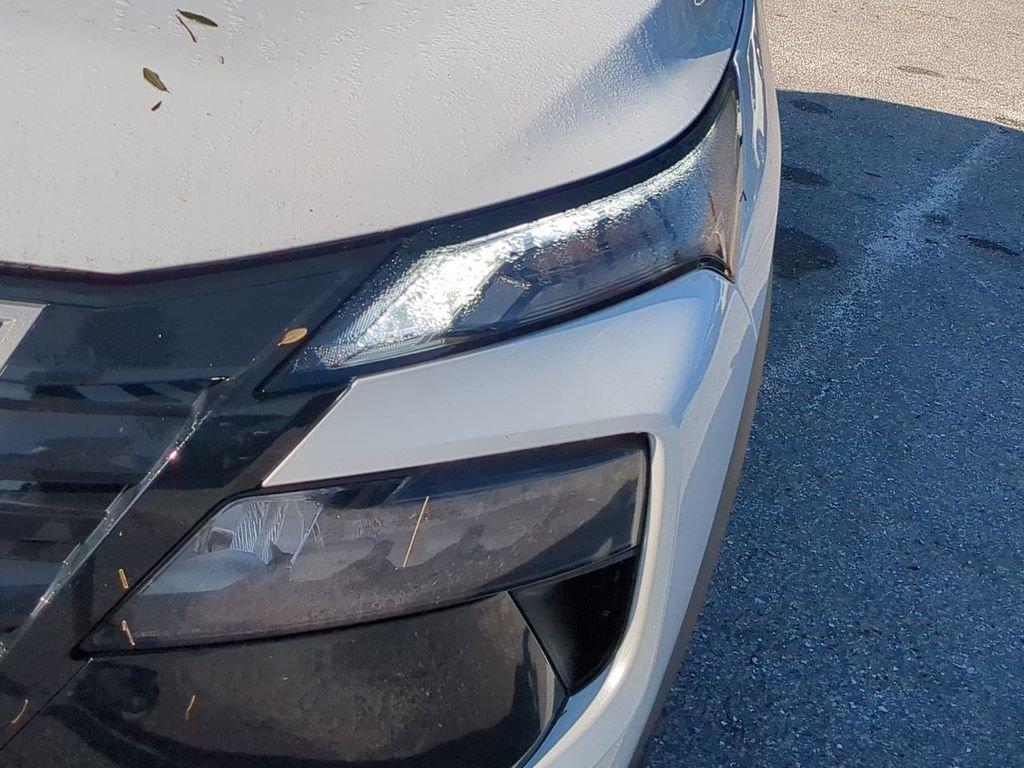 Certified 2025 Nissan Rogue SV image 10