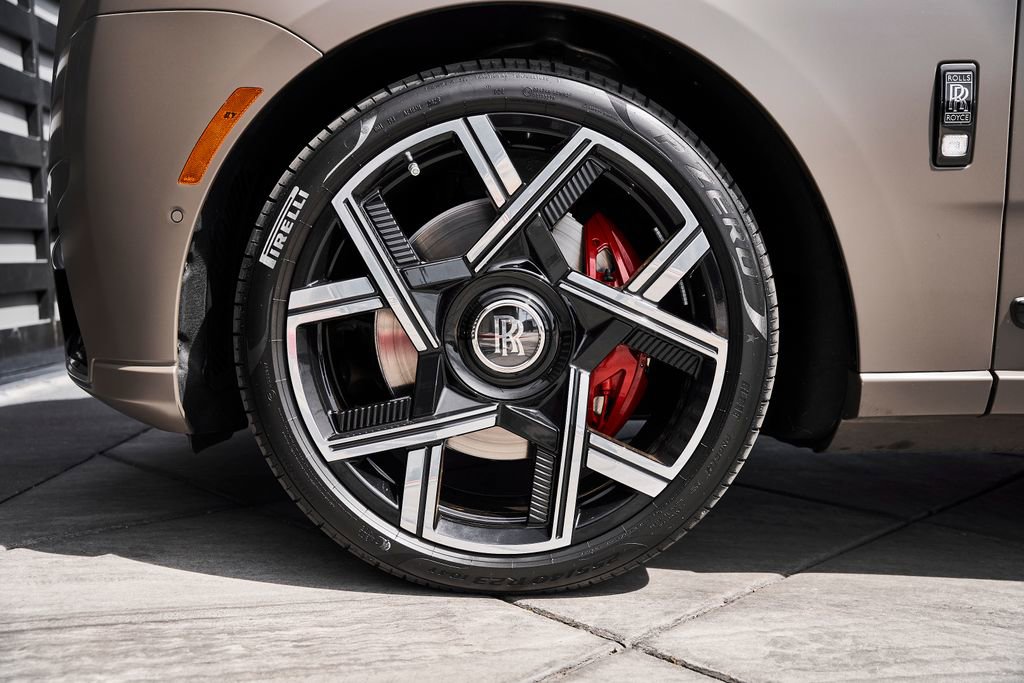 Used 2026 Rolls-Royce Cullinan Black Badge image 3