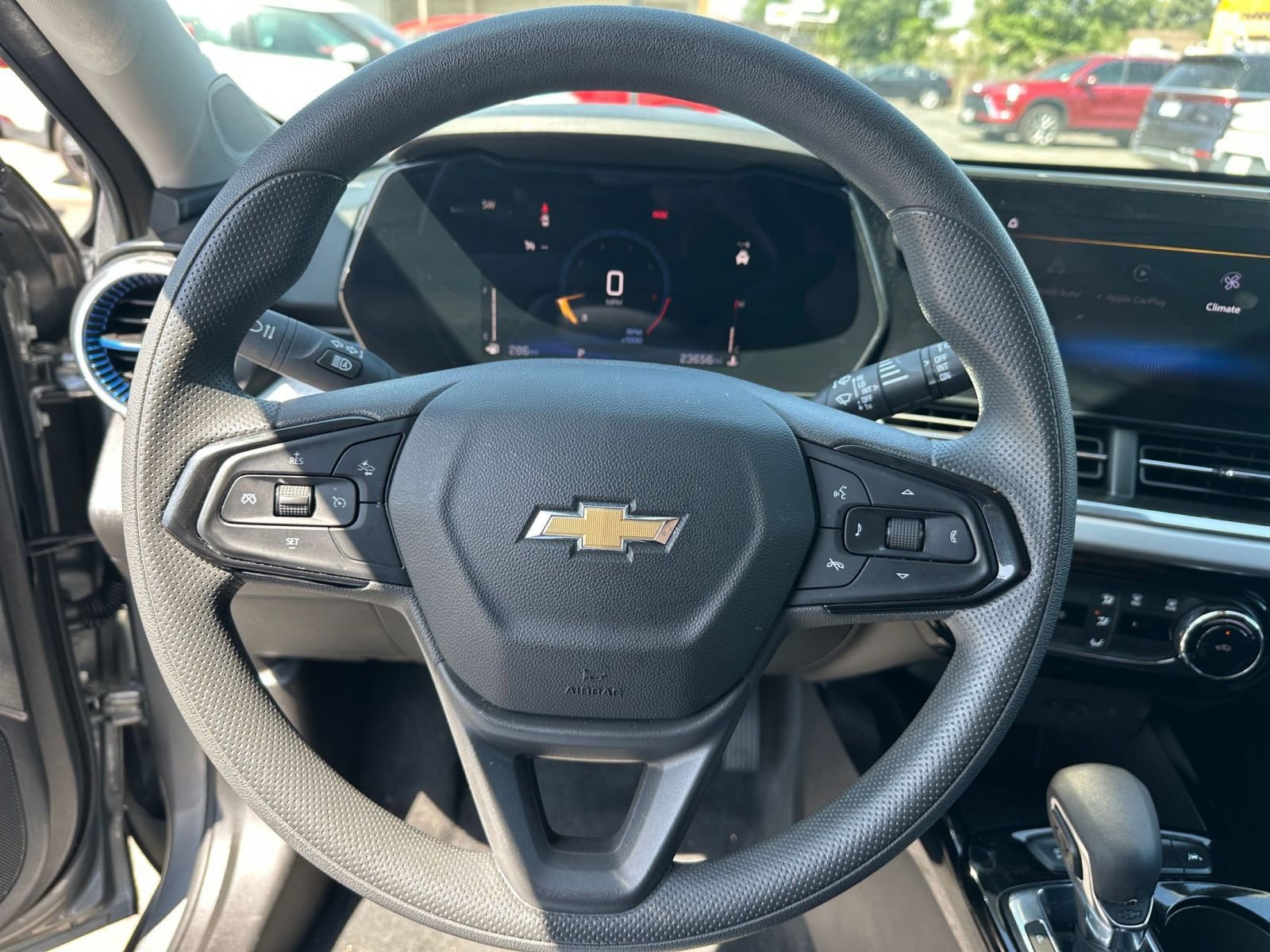 Used 2025 Chevrolet Trax LT FWD image 27
